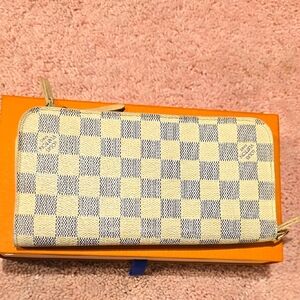 LOUIS VUITTON WALLET